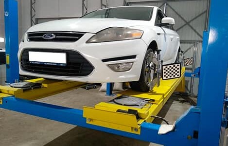 Auto esitelje rehvid kulusid siseküljelt